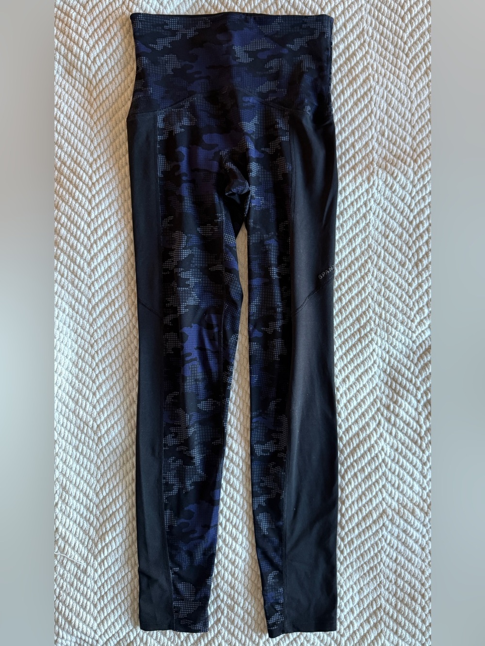 Women’s High-Waist Black & Navy Camo SPANX Workout Leggings Size Small